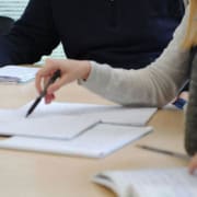 Führt eine Kündigung vor Arbeitsantritt zu Schadensersatz?