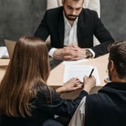 Was sollten Arbeitgeber vor einer Massenentlassung beachten?