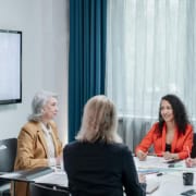 Was sollten Arbeitnehmer nach einer Kündigung im Rahmen einer Massenentlassung tun?