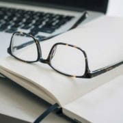 Wie bekomme ich trotz Aufhebungsvertrag Arbeitslosengeld?