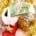 Eurobanknoten mit Weihnachtsdekoration als Symbol für Weihnachtsgeld